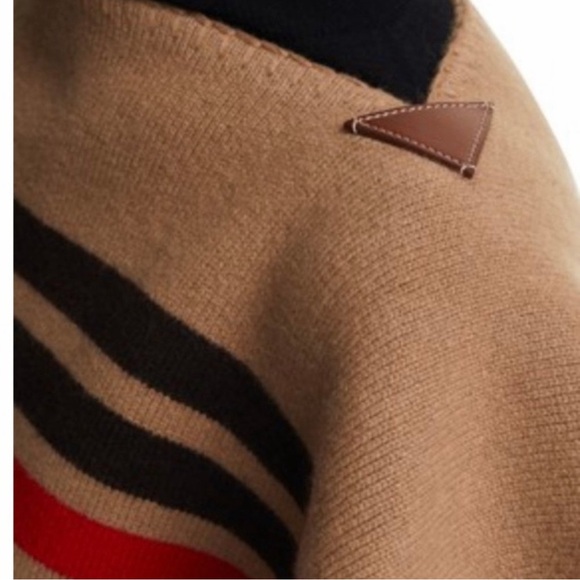 Burberry cape, beige striped - Picture 5 of 5